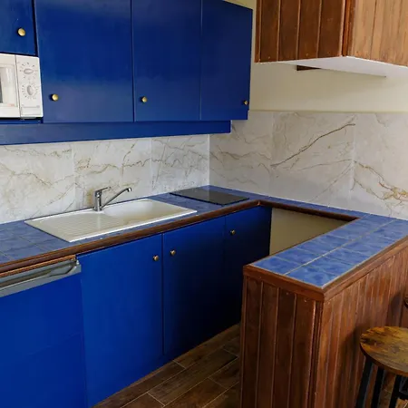 Au Port Apartment