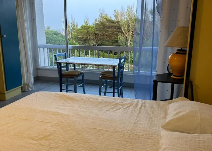 Au Port * Saint-Cyprien (Pyrenees-Orientales)